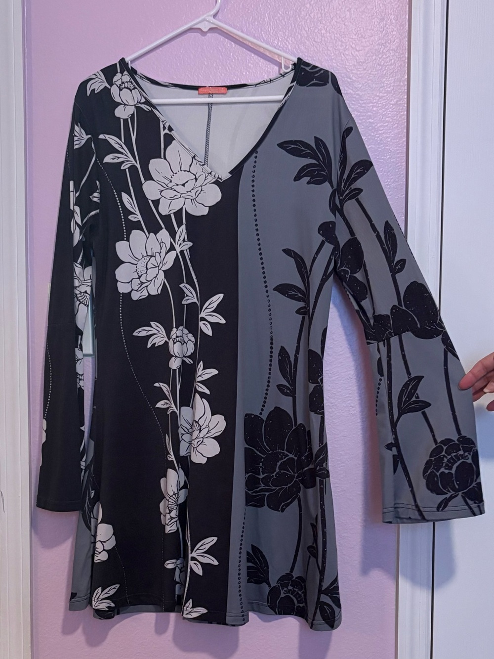 Simply Aster Light Gray Top with Black Trim. - Picture 1 of 3